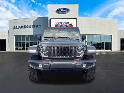 Used 2024 Jeep Gladiator Rubicon w/ Technology Group image 3