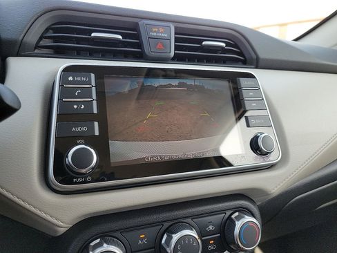 Used 2022 Nissan Versa SV image 22