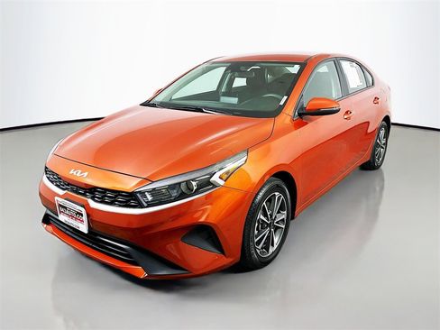 Used 2023 Kia Forte LXS w/ LXS Technology Package image 3