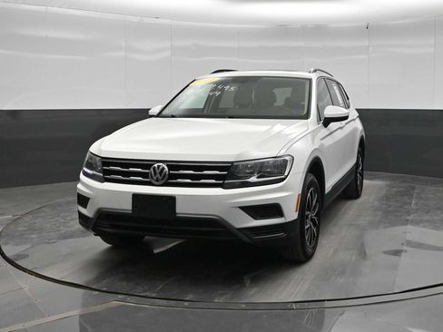 Used 2021 Volkswagen Tiguan SE w/ Panoramic Sunroof Package AWD/4WD image 3