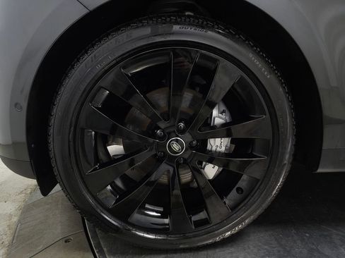 Used 2025 Land Rover Range Rover Sport SE image 14