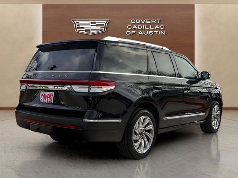 Used 2024 Lincoln Navigator Reserve image 4