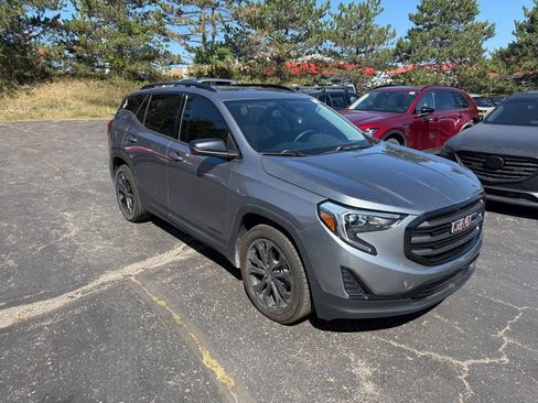 Used 2020 GMC Terrain SLE w/ Driver Convenience Package AWD/4WD image 4