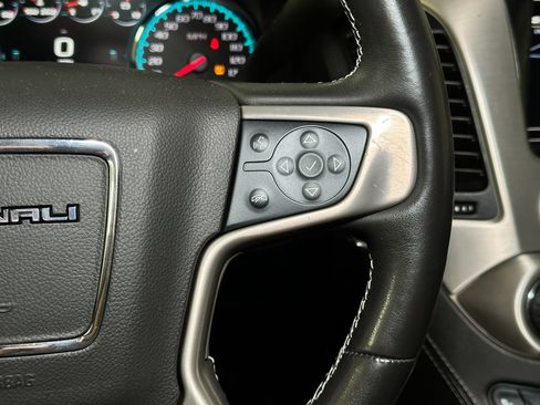 Used 2020 GMC Yukon Denali w/ Denali Ultimate Package AWD/4WD image 39