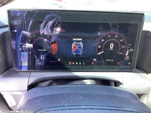 Used 2024 Ford Mustang Coupe image 7