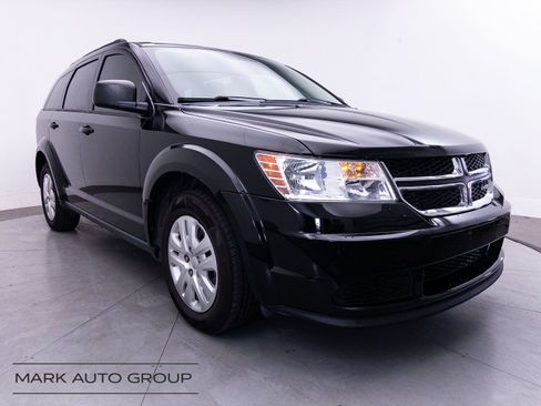 Used 2017 Dodge Journey SE FWD image 1