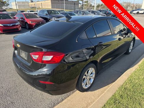 Used 2019 Chevrolet Cruze LS w/ LS Convenience Package image 4