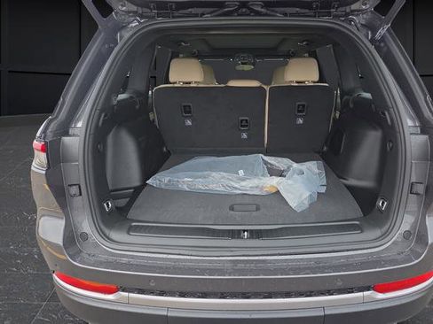 New 2026 Jeep Grand Cherokee Limited image 16