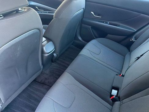 Used 2023 Hyundai Elantra SE image 16