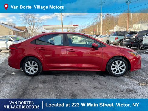 Used 2021 Toyota Corolla LE image 5