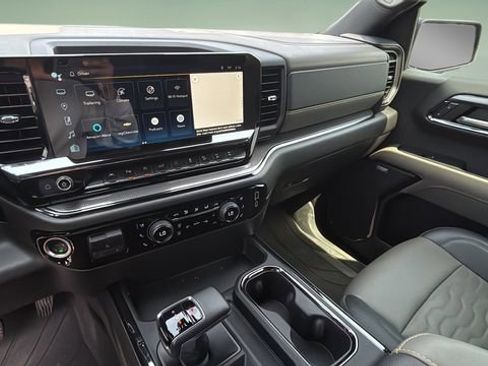 Used 2024 Chevrolet Silverado 1500 ZR2 w/ Technology Package image 24