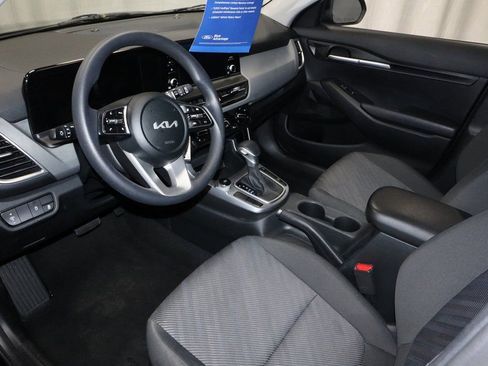 Used 2025 Kia Seltos LX image 24