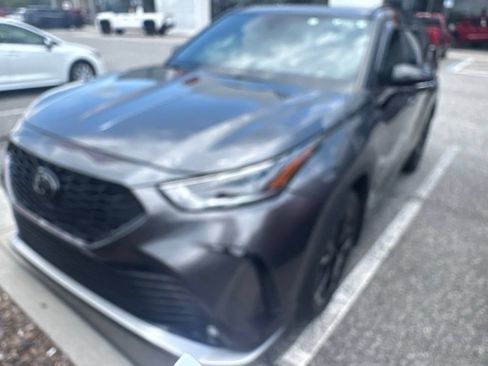 Used 2023 Toyota Highlander XSE FWD image 1