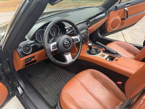 Used 2006 MAZDA MX-5 Miata Grand Touring w/ Premium Pkg image 5