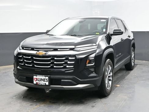 Used 2025 Chevrolet Equinox LT FWD image 3