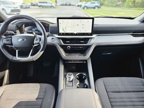Used 2025 Ford Explorer ST-Line w/ ST-Line Street Pack AWD/4WD image 15