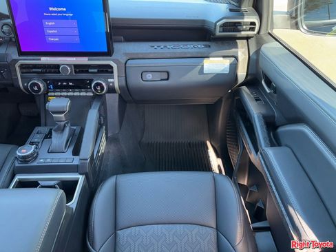 Certified 2025 Toyota Tacoma Limited AWD/4WD image 18