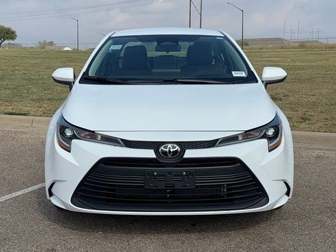 Used 2026 Toyota Corolla LE image 3
