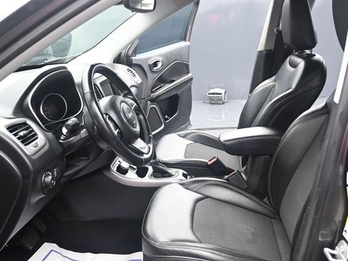 Used 2019 Jeep Compass Latitude AWD/4WD image 12