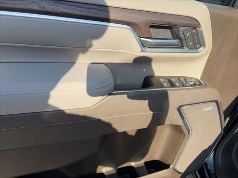 New 2026 GMC Sierra 2500 SLT w/ SLT Premium Package image 17