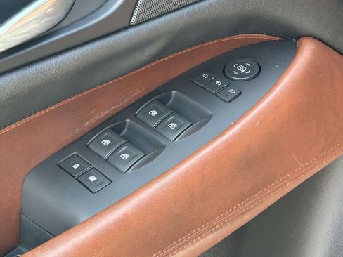 Used 2020 Cadillac Escalade ESV Premium Luxury AWD/4WD image 18