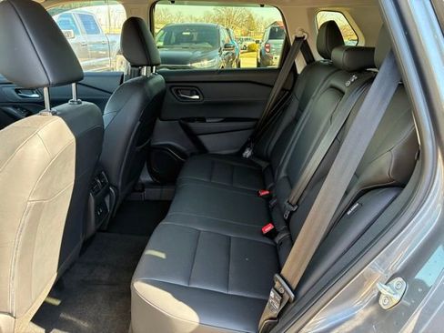 Used 2025 Nissan Rogue SV w/ SV Premium Package image 12