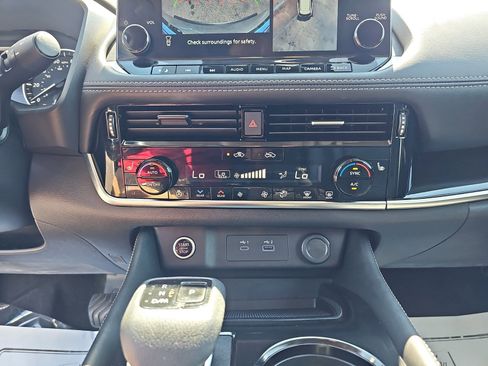 Used 2022 Nissan Rogue SL w/ SL Premium Package FWD image 21