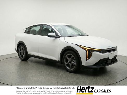 Used 2025 Kia K4 LXS image 1