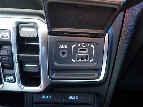 New 2025 Jeep Gladiator Sport image 17