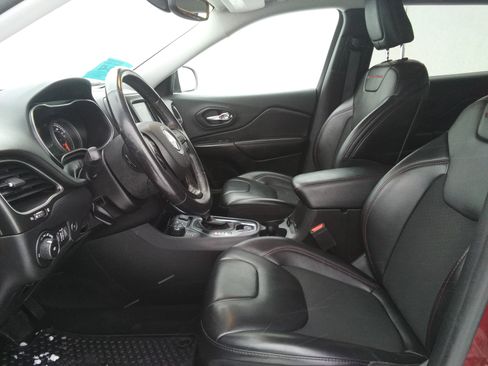 Used 2019 Jeep Cherokee Trailhawk w/ Comfort & Convenience Group image 13