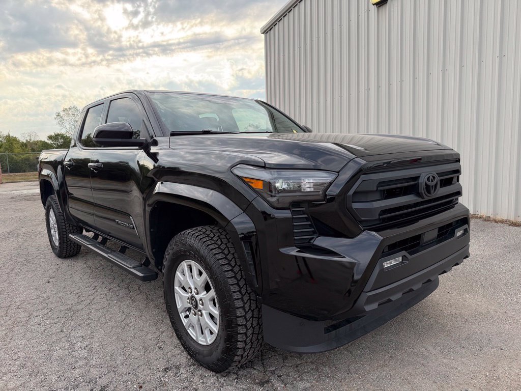 Certified 2025 Toyota Tacoma SR5 AWD/4WD image 3