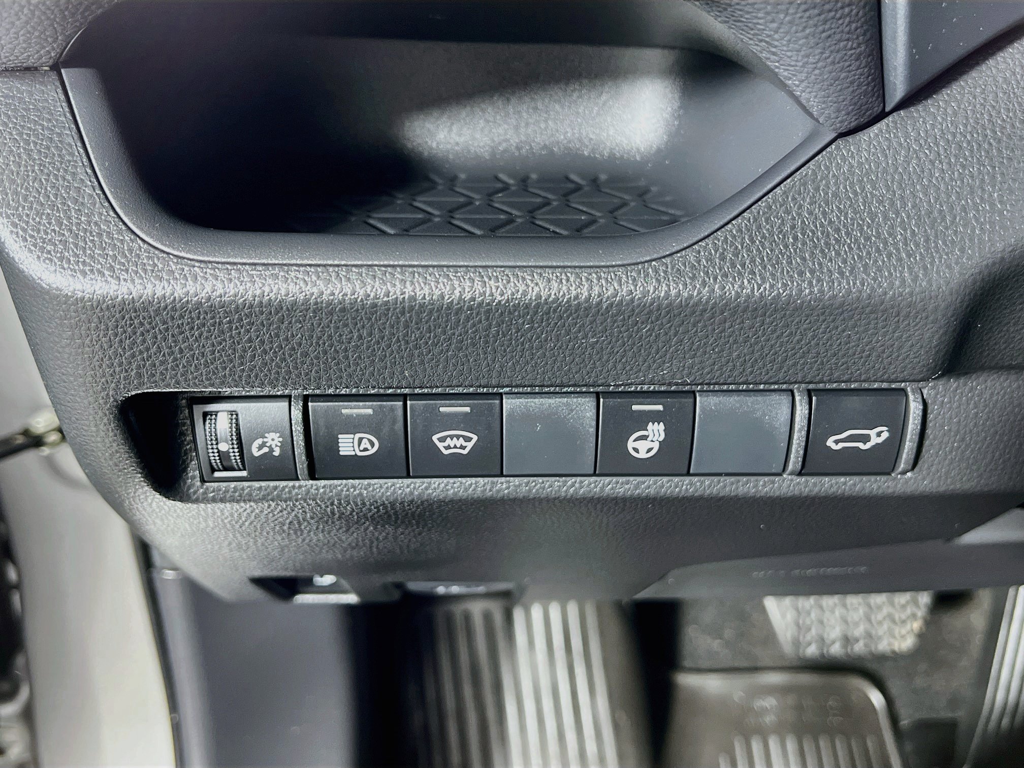 Used 2024 Toyota RAV4 SE w/ Weather & Moonroof Package AWD/4WD image 10