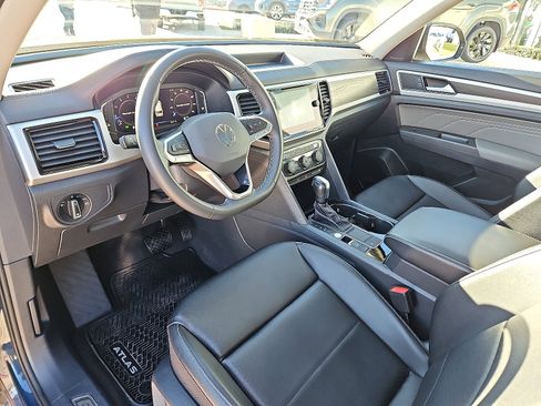 Certified 2023 Volkswagen Atlas SE w/ Panoramic Sunroof Package image 11
