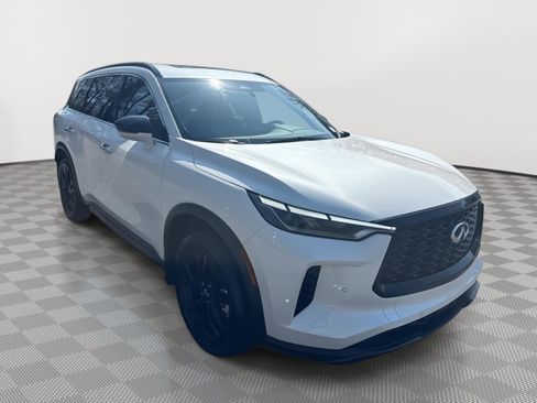 Certified 2025 INFINITI QX60 Luxe w/ Black Edition image 3