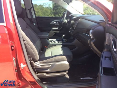 Used 2021 Chevrolet Traverse LT image 27