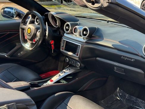 Used 2016 Ferrari California T image 62