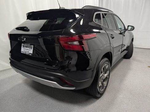 Certified 2024 Chevrolet Trax LT w/ Driver Confidence Package FWD image 3