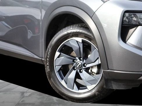 Certified 2025 Nissan Rogue SV FWD image 3