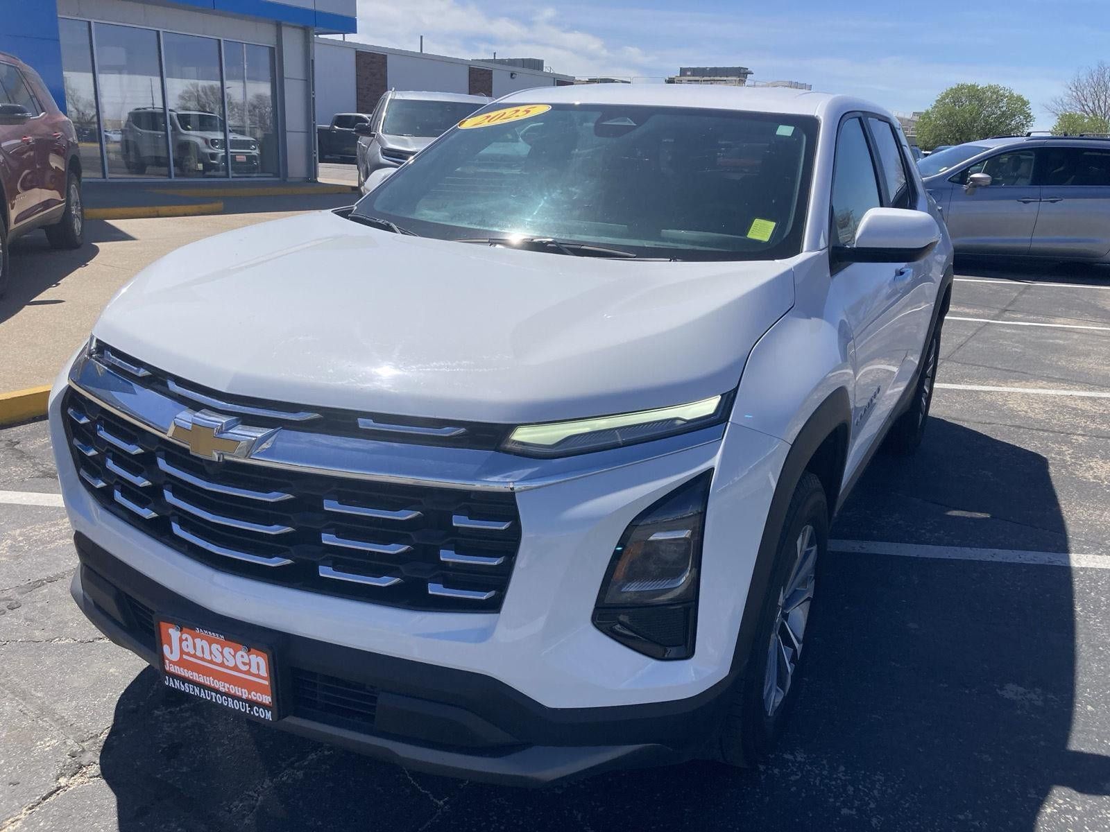 Used 2025 Chevrolet Equinox LT AWD/4WD image 8