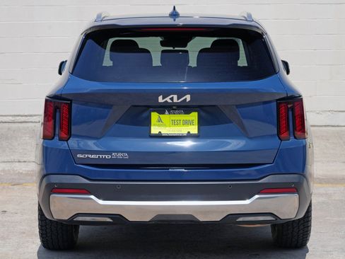 Used 2024 Kia Sorento S w/ Panoramic Sunroof Package FWD image 48