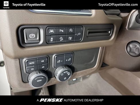 Used 2022 Chevrolet Tahoe Z71 w/ Luxury Package AWD/4WD image 27
