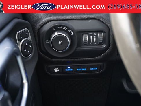 Used 2022 Jeep Wrangler Unlimited Sahara w/ Cold Weather Group AWD/4WD image 29