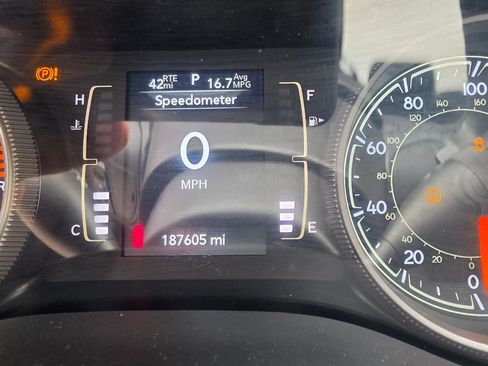 Used 2019 Jeep Cherokee Latitude w/ Cold Weather Group AWD/4WD image 18