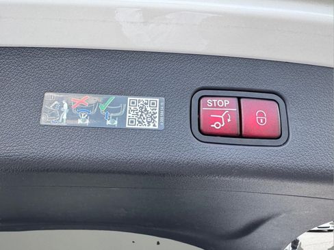 Used 2024 Mercedes-Benz GLC 300 4MATIC image 14