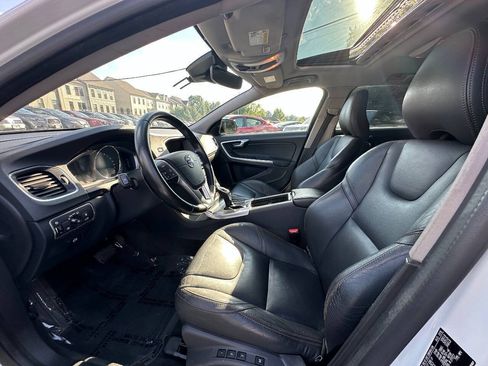 Used 2016 Volvo V60 T5 Cross Country w/ Convenience Package AWD/4WD image 4