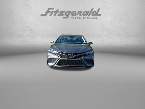 Used 2022 Toyota Camry SE FWD image 2