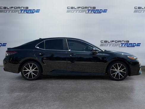 Used 2023 Toyota Camry SE FWD image 4
