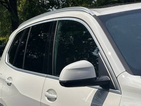 Used 2024 BMW X5 xDrive40i w/ Parking Assistance Package AWD/4WD image 3