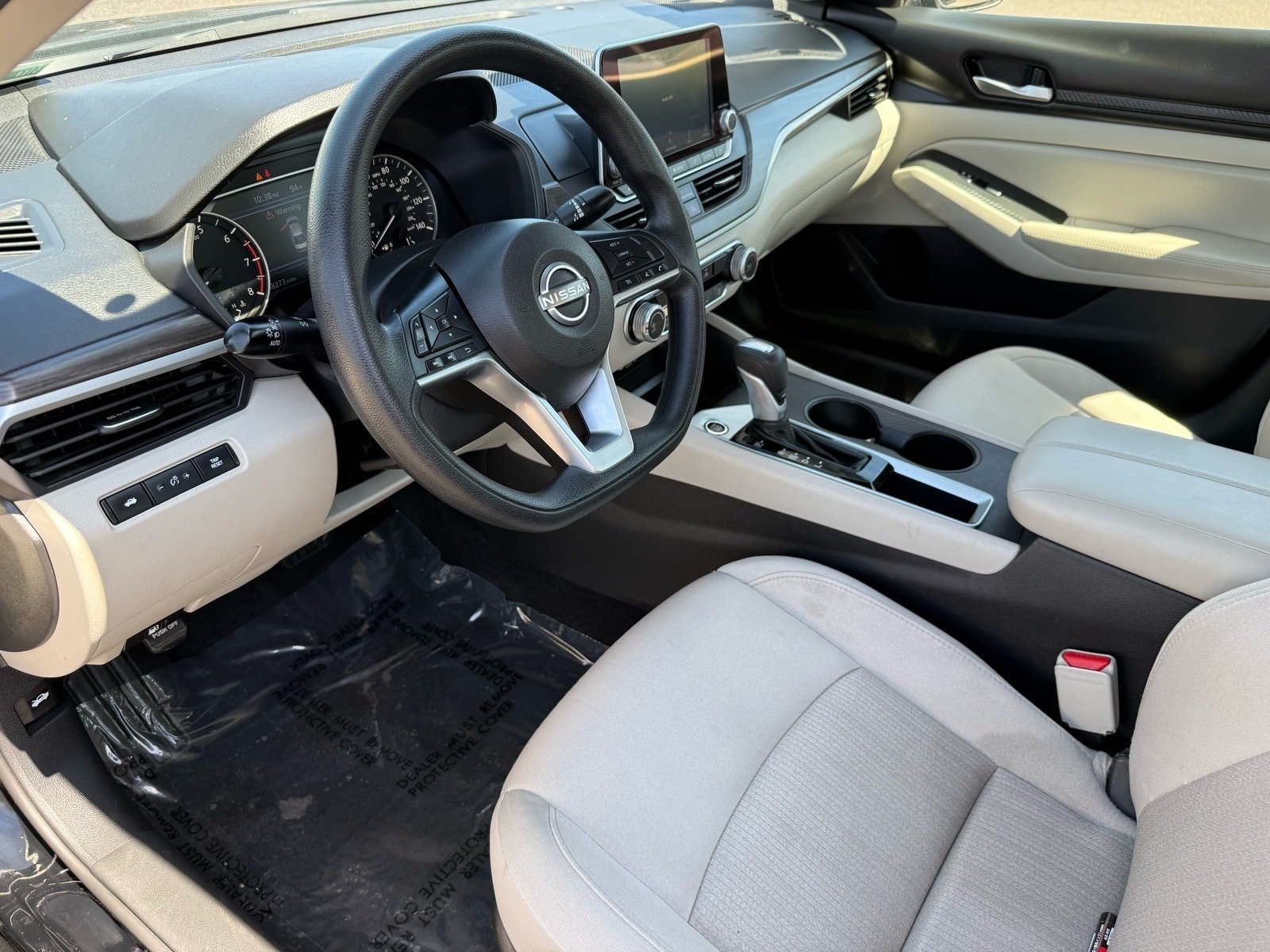 Used 2025 Nissan Altima 2.5 SV FWD image 12