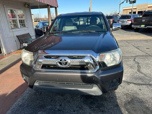 Used 2012 Toyota Tacoma Access Cab Auto 2WD image 2